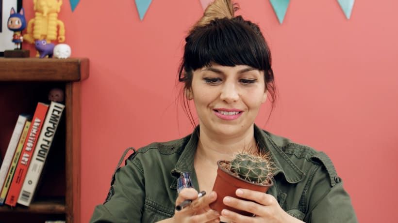 Cecy Meade usa um objeto cotidiano, como um cacto, para romper seus bloqueios