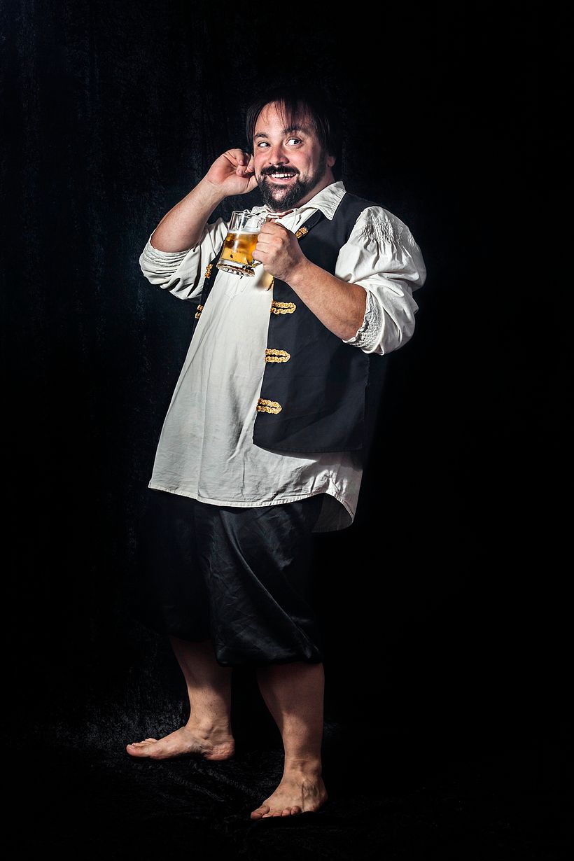 Foto original que me hicieron para un Casting. Me biene bien como ejemplo para dibujar.