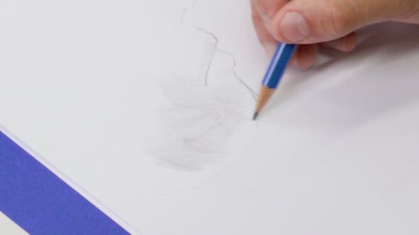 Observe a área mais clara da parte superior da cicatriz e como ela escurece na parte inferior