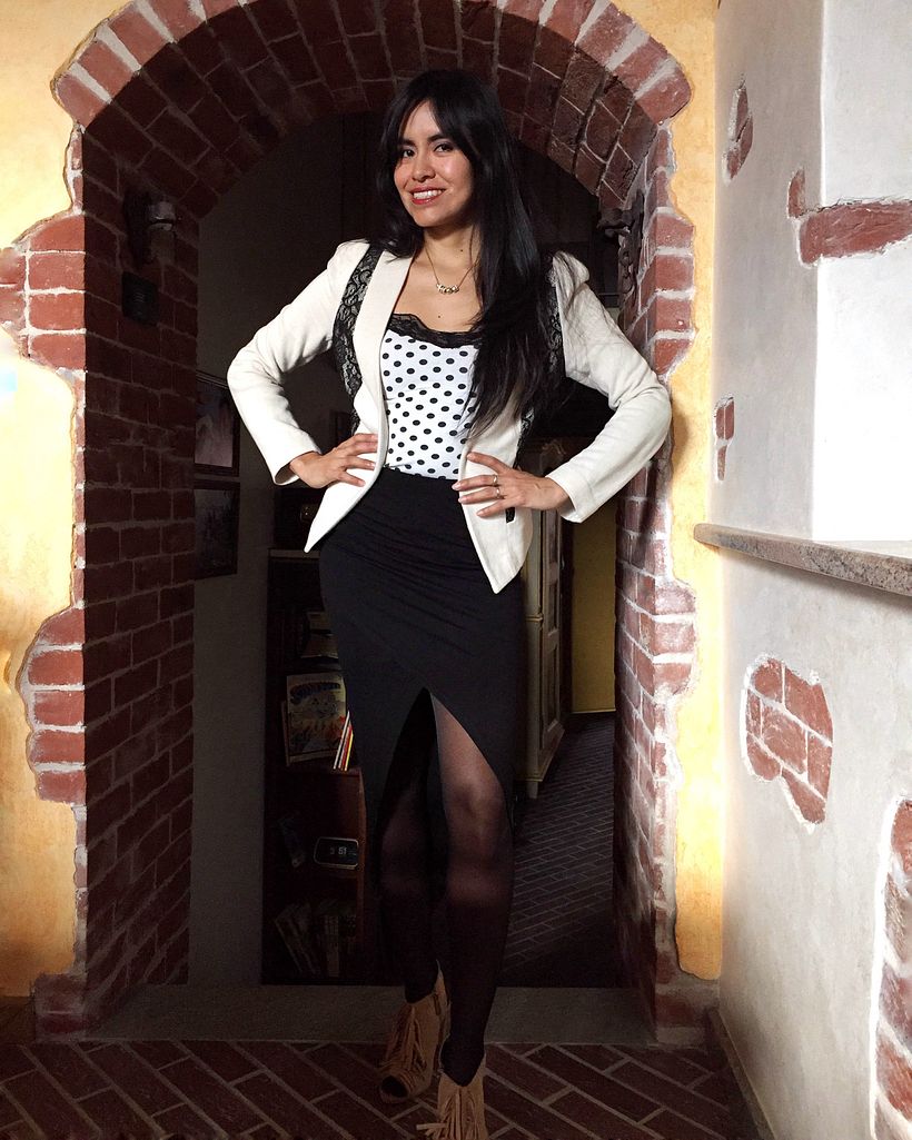 Foto mostrando como se puede combinar la falda negra que estará proximamente en venta en mi tienda.