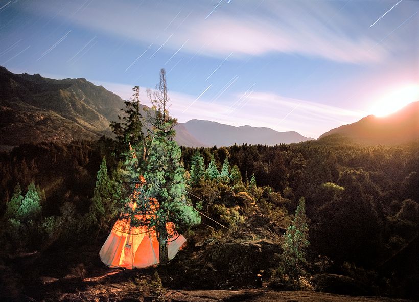 Epuyén. Fotografia nocturna de 1 hora 30 min de exposición. Linterna, luz de luna y vela.