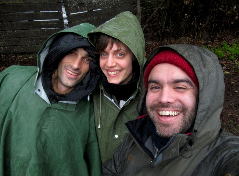 Durante el rodaje llovió a diario. Niles Atallah, Alejandra Moffat, José Luis Torres Leiva.