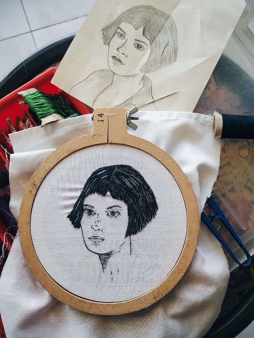 decidi darle rasgos distintos al personaje original, para marcar mi impronta al dibujar/bordar.