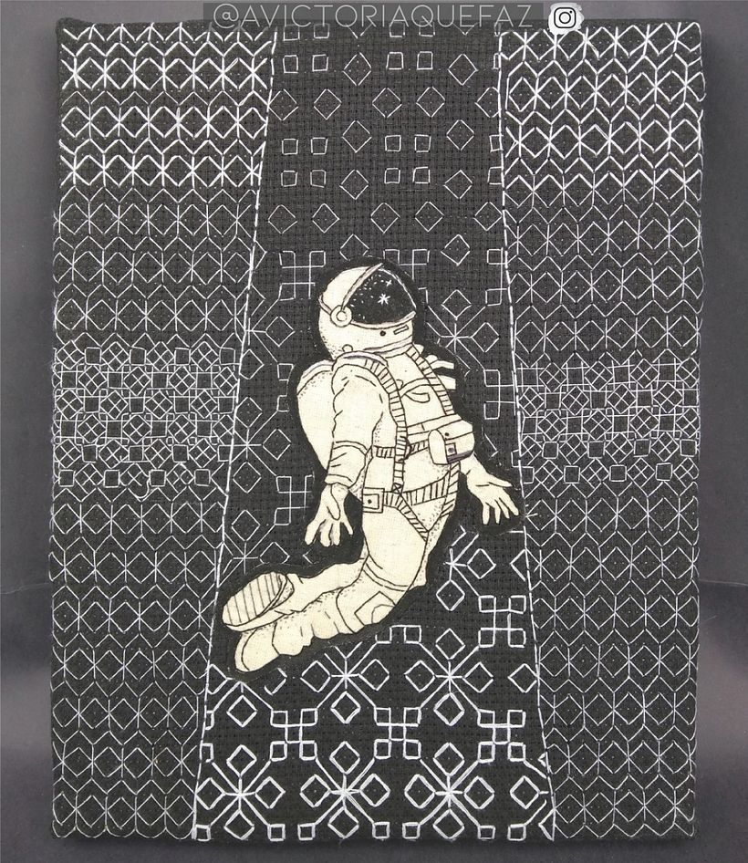 Bordado livre e blackwork. Sigam minha página do instagram: https://www.instagram.com/avictoriaquefaz/