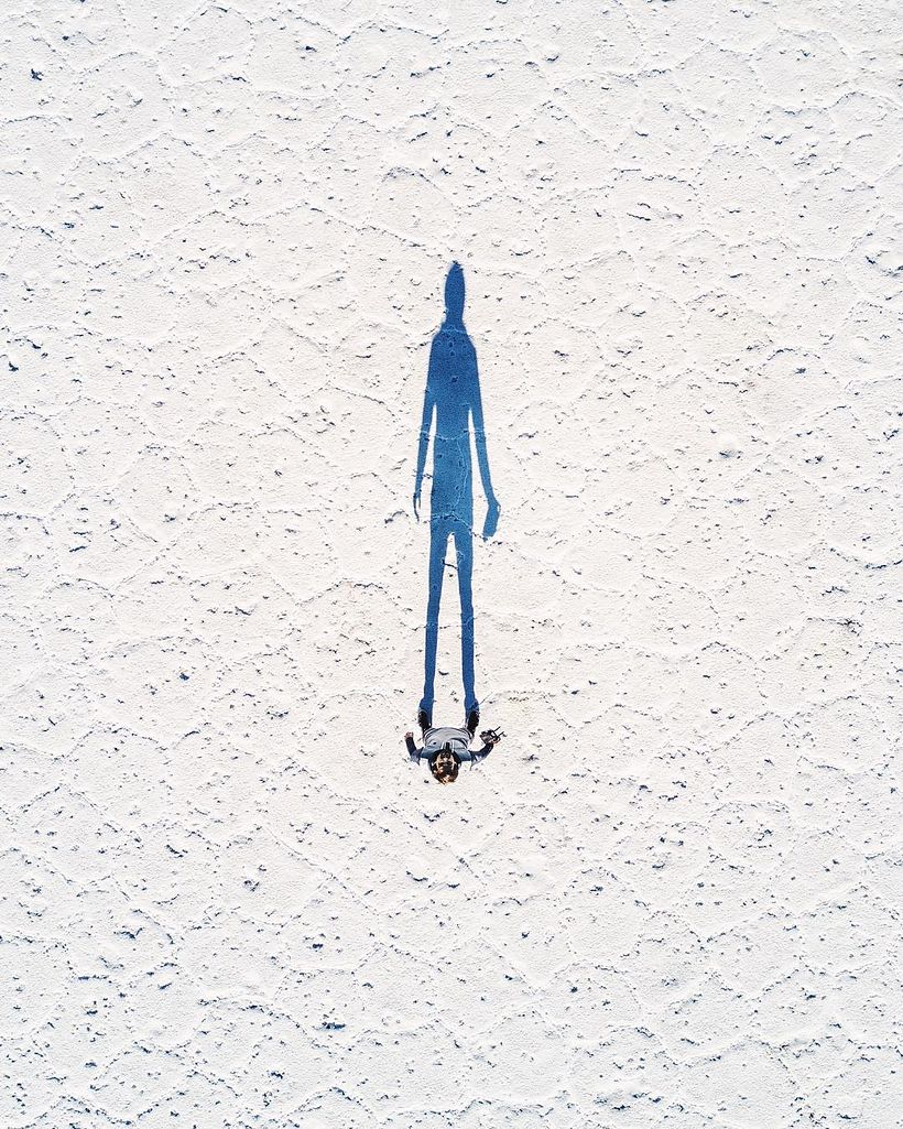 Nesta imagem, o contraste ajuda a identificar o sujeito focal: a sombra da pessoa