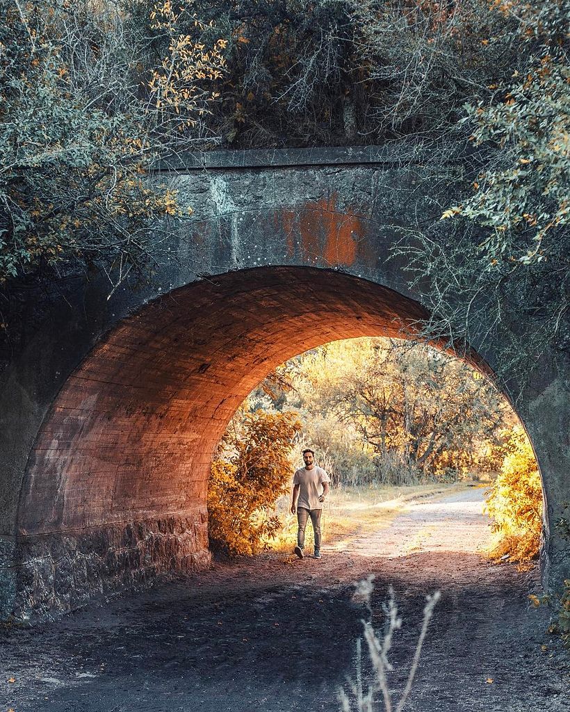 A pessoa ajuda a dimensionar o tamanho do túnel