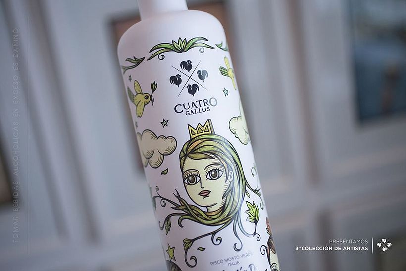 Botella de artista - Pisco Cuatro Gallos 1