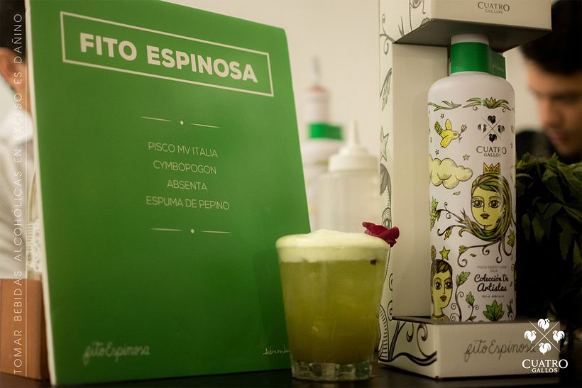 Botella de artista - Pisco Cuatro Gallos 4