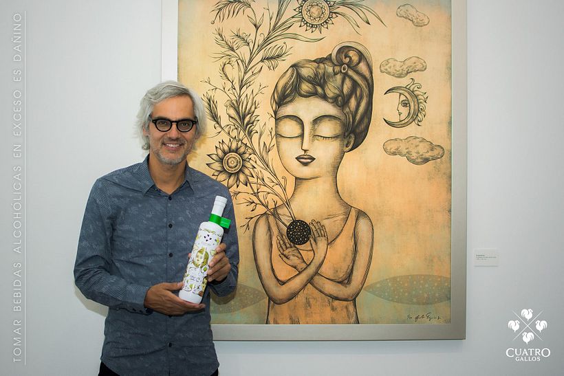 Botella de artista - Pisco Cuatro Gallos 6