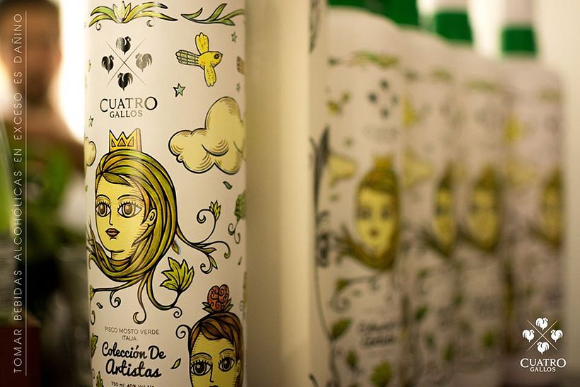 Botella de artista - Pisco Cuatro Gallos 5