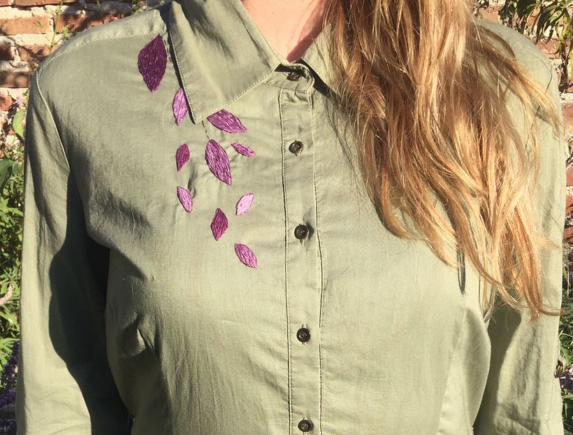 frente de la camisa...