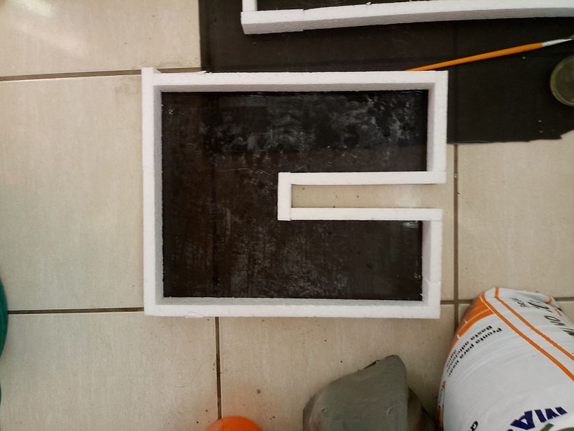 Maceta de concreto con planta calatea - Decoración de interiores