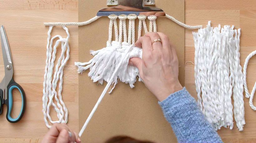 Tutorial Tejido: nudo de alfombra de macramé 10