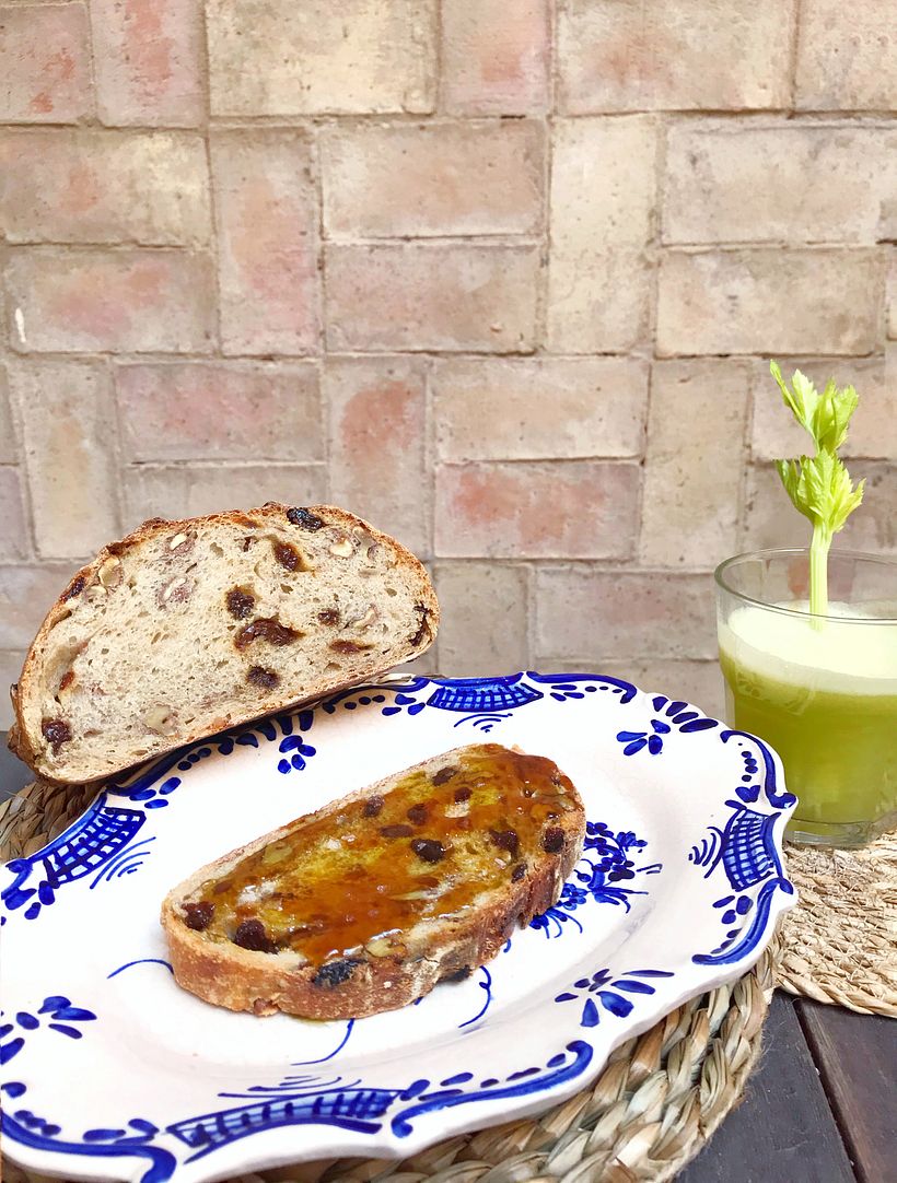 Pan de nueces y pasas. 