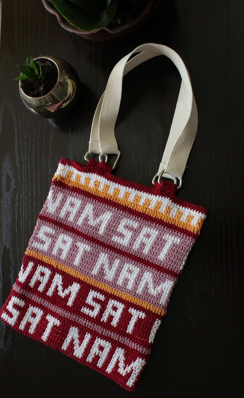 Mi proyecto final es una bolsa tote con el mantra Sat Nam :)