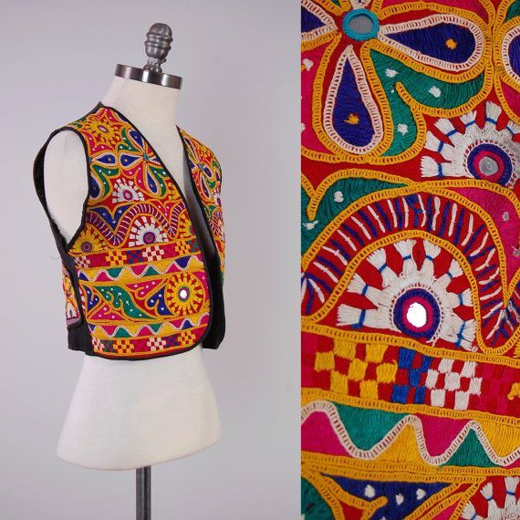 Prenda hecha con crewel work en los años setenta