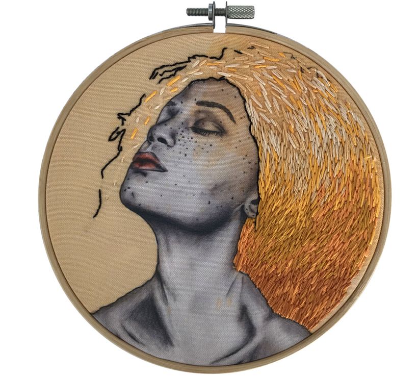 Retrato bordado amarillo 0