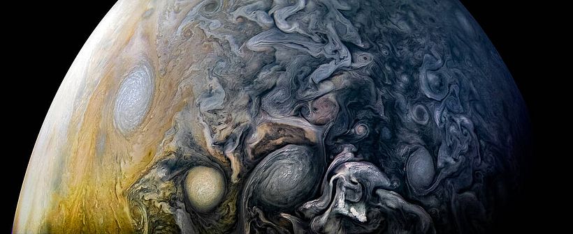 Photo: NASA / JPL-Caltech / SwRI / MSSS. Edition: Kevin M. Gill