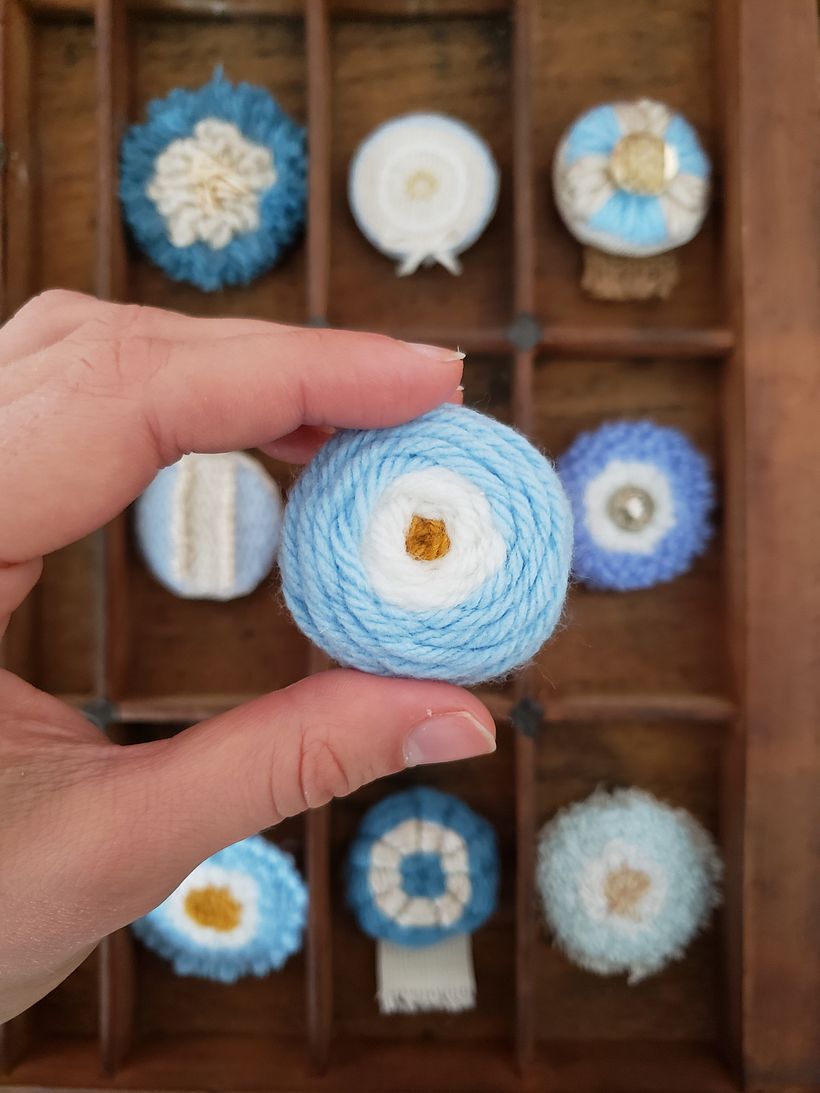 Argentine cockades | Domestika, image size:820x1093