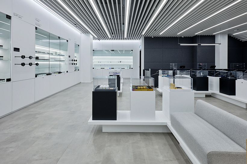 Aurora Retail 6