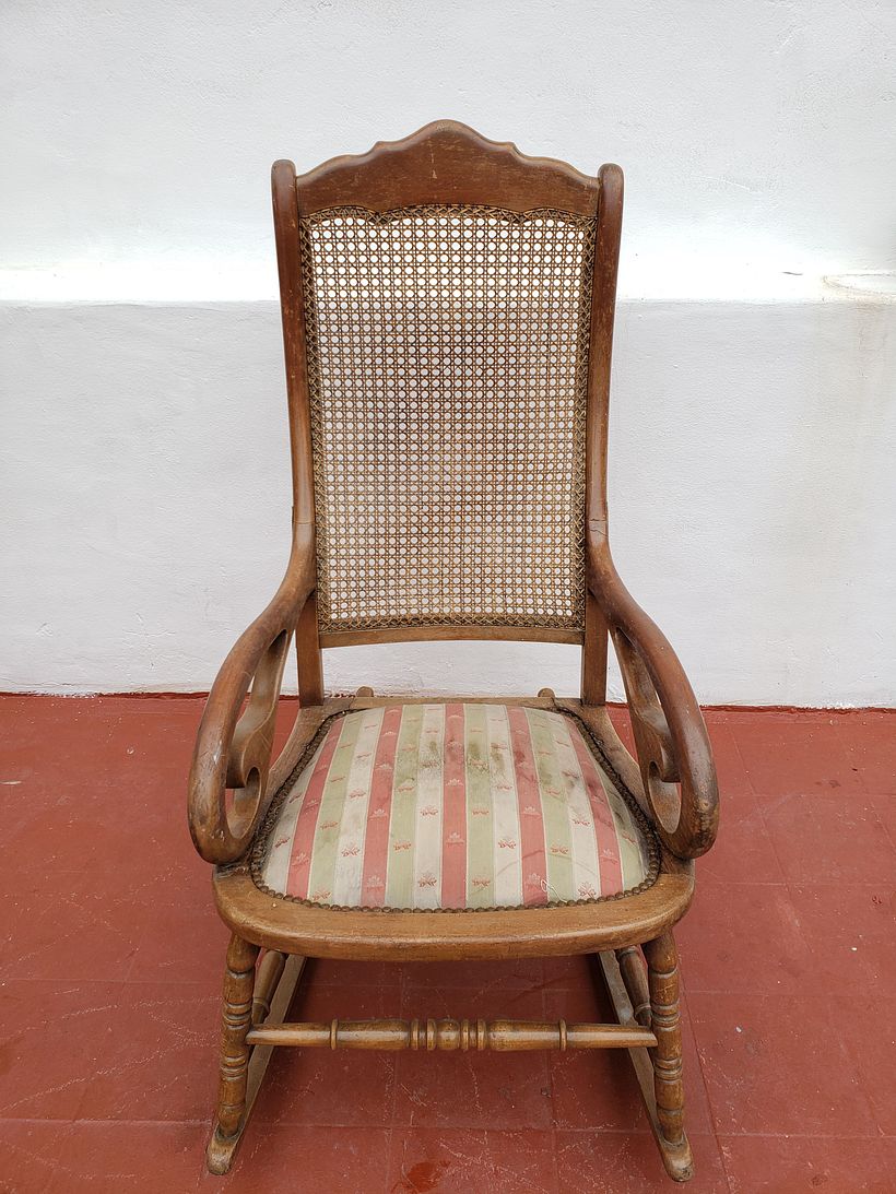 Silla mecedora retapizada 3