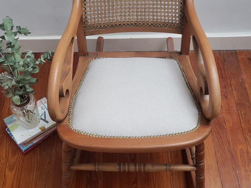 Silla mecedora retapizada 2