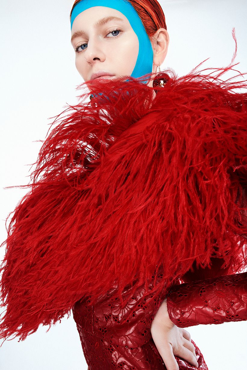 Liezo en blanco @Harpers Bazaar 5
