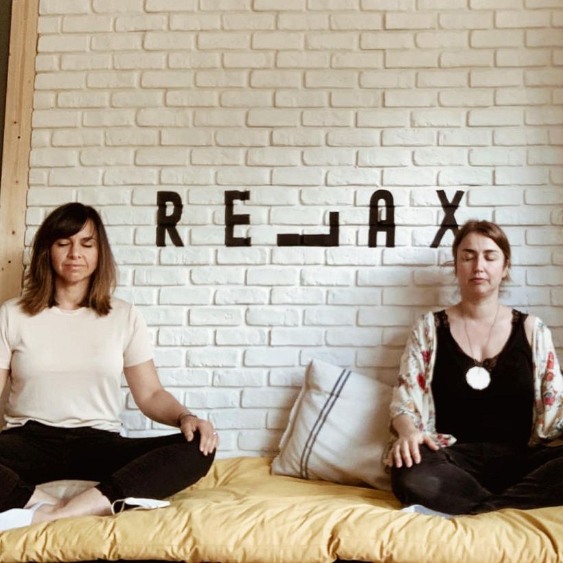 MEDITANDO EN 13 MANOS