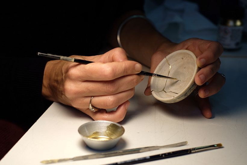 cada uno tiene su proprio estilo a la hora de pintar con el oro. A mi me gustan las lineas muy finas