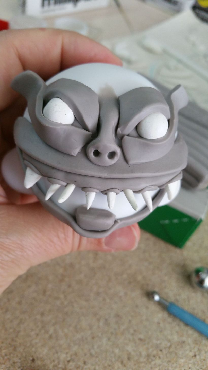 Trabajando los ojos y los "piños" ( dientes).