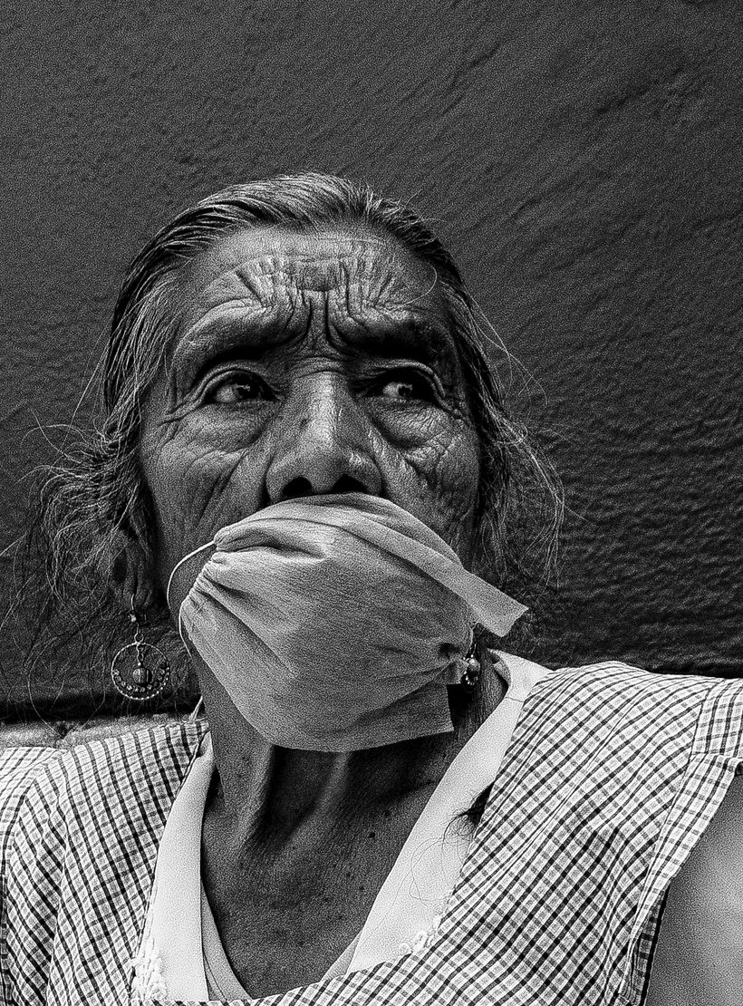 Vendedora de fruta en la plaza central de San Pedro Cholula, México./ Fruit vendor in the central plaza of San Pedro Cholula,