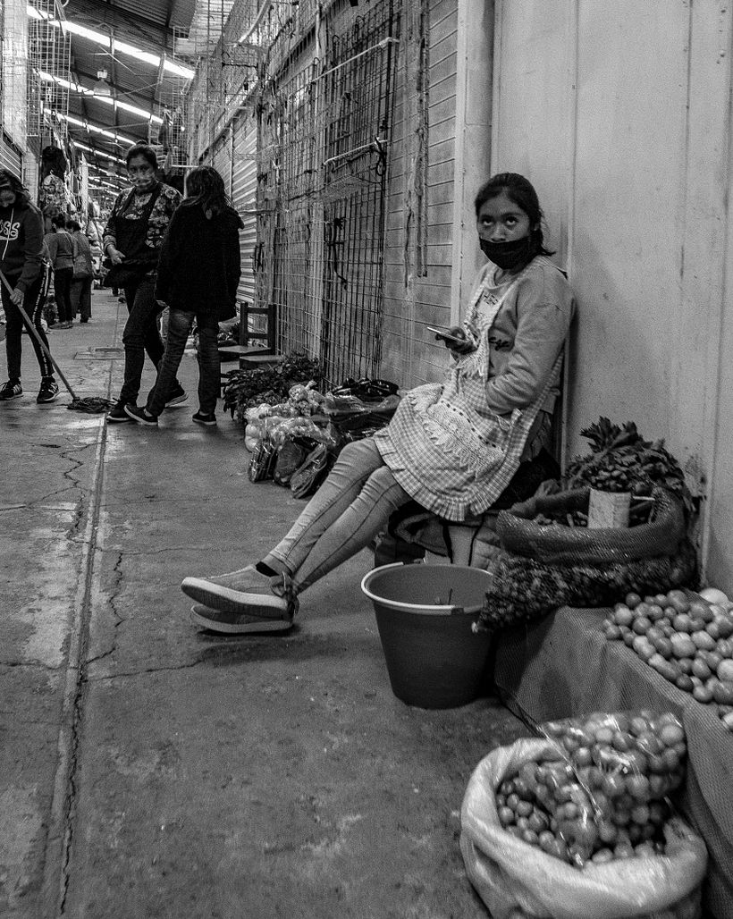 Niña comerciante en el mercado de San Pedro Cholula, Puebla. México/ Girl merchant in the market of San Pedro Cholula, Puebla
