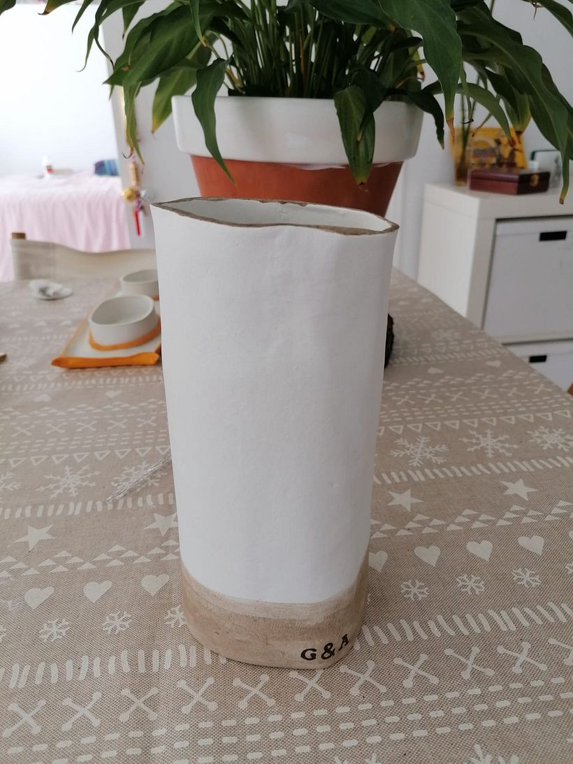 Jarrón con técnica de planchas y textura