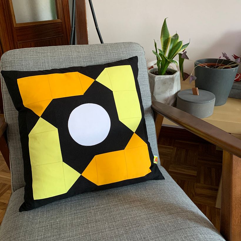 Un cojin de patchwork que he hecho en varios colores