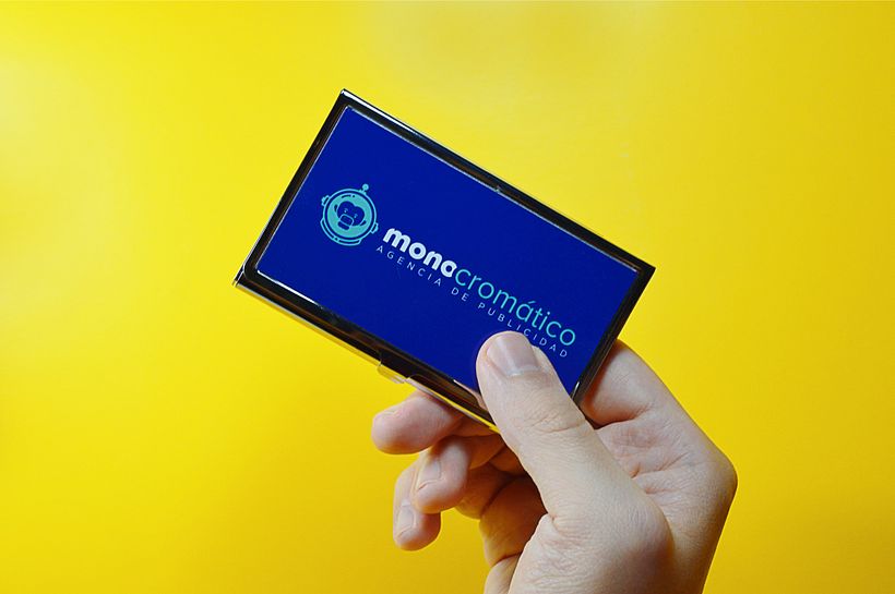 mono cromático identidad de marca 10