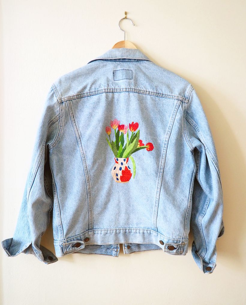 Tulipes brodées sur une veste en jean Levi's vintage - 2019