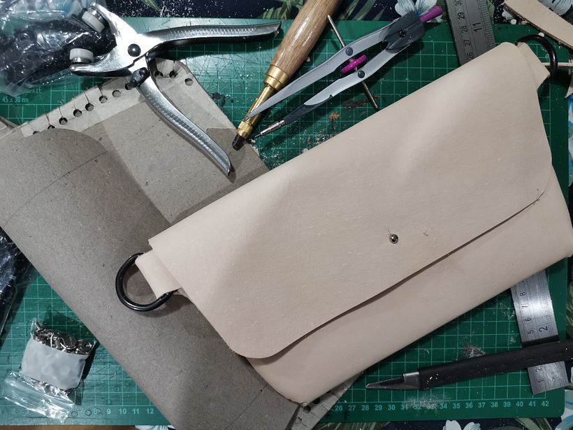 Mi Proyecto del curso: Diseño de accesorios en cuero sin costuras 0