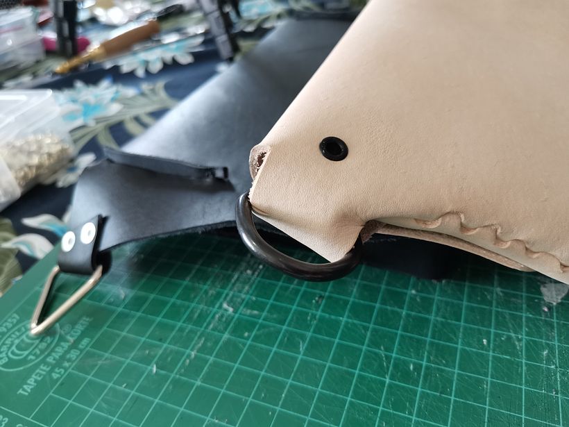 Mi Proyecto del curso: Diseño de accesorios en cuero sin costuras 1