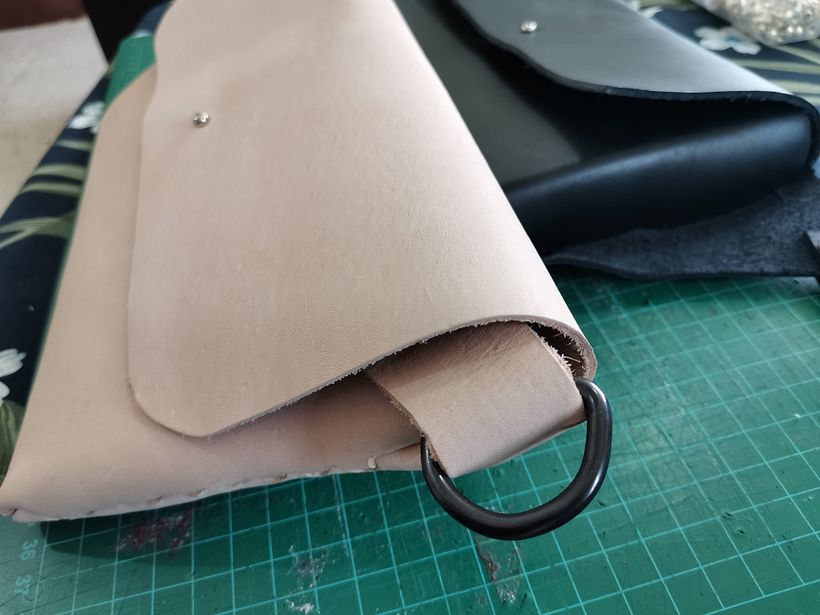 Mi Proyecto del curso: Diseño de accesorios en cuero sin costuras 4