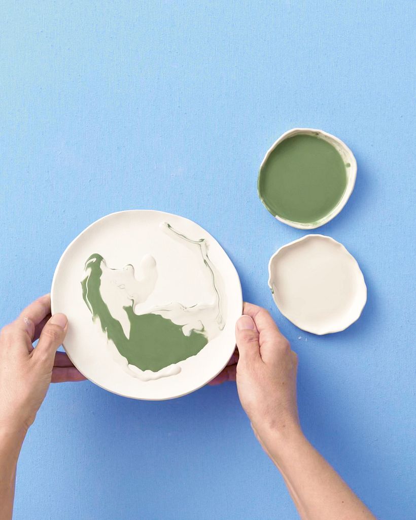 Move the plate from one side to the other so that the enamel is distributed