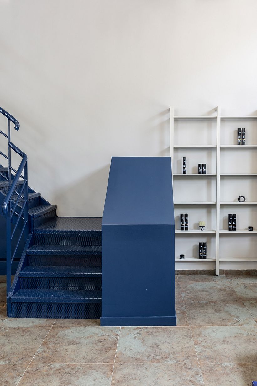 FLAT20 Stairs and Retail