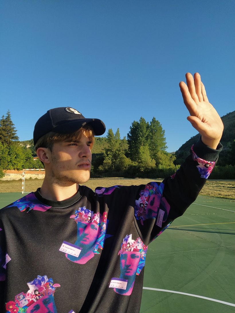 Mi Proyecto del curso: How's your head? Sudadera estampada. 1