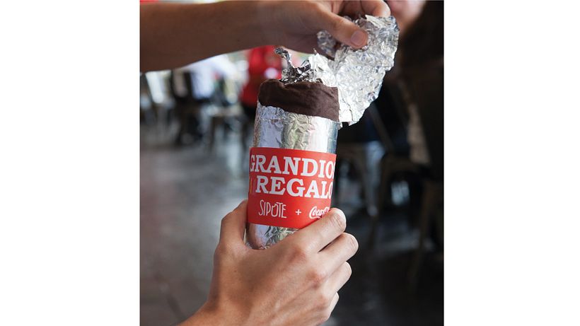 Abriendo el regalo...