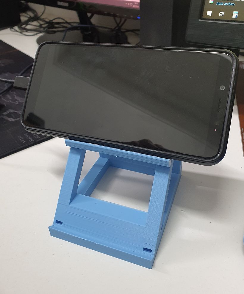 Mi Proyecto del curso: Introducción al diseño e impresión en 3D **Porta celular de escritorio** 1