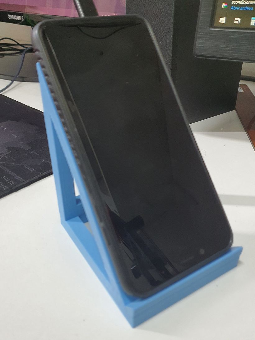 Mi Proyecto del curso: Introducción al diseño e impresión en 3D **Porta celular de escritorio** 1