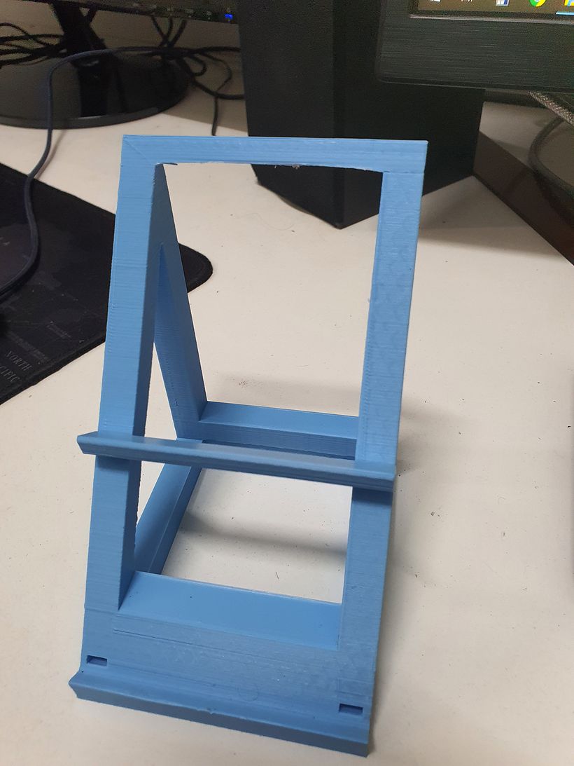 Mi Proyecto del curso: Introducción al diseño e impresión en 3D **Porta celular de escritorio** 2