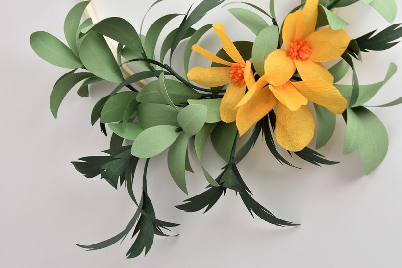 Paper flower hoop wreath: 3 yellow flowers 1
