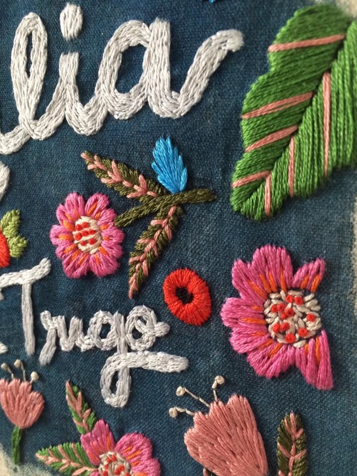 Capa bordada do livro "O Reino de Zália" 3