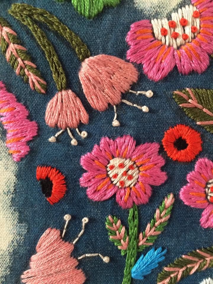 Capa bordada do livro "O Reino de Zália" 4