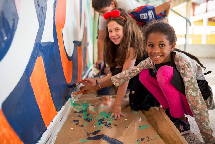 Mural COLETIVIDADE pintado em Escola Municipal de Curitiba com a ajuda das crianças 3